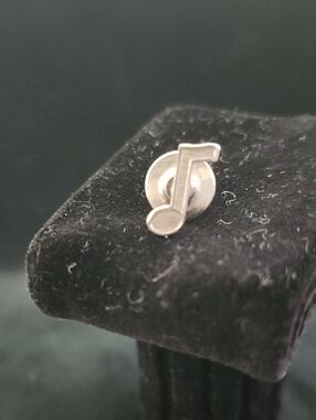 🎵 Vintage Silver Tone Music Note Lapel Pin / Tie Tack